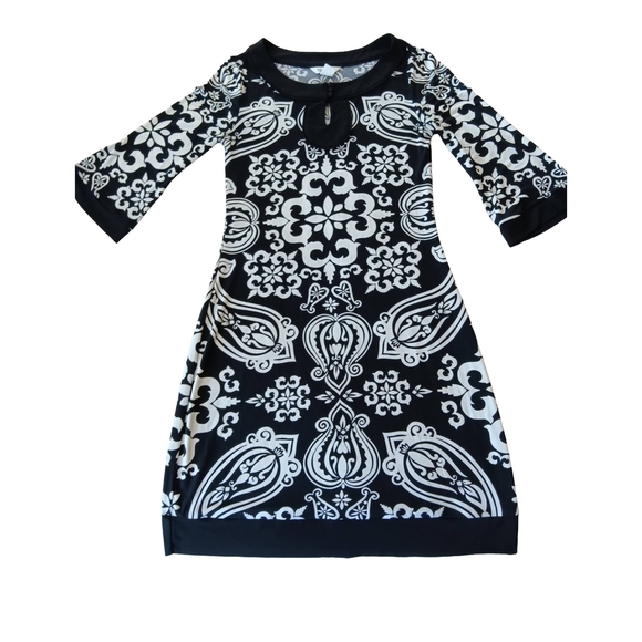 White House/Black Market Dresses & Skirts - XS Elegant Black and White 3/4"  Sleeve Dress With Keyhole Neckline Xs
